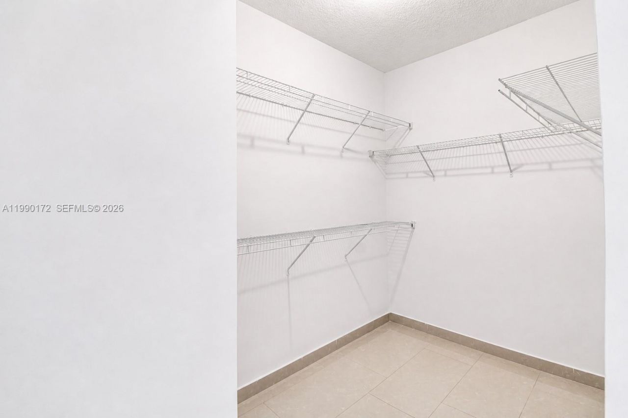 996 E 24th St, Unit 996, Hialeah, FL 33013 Photo