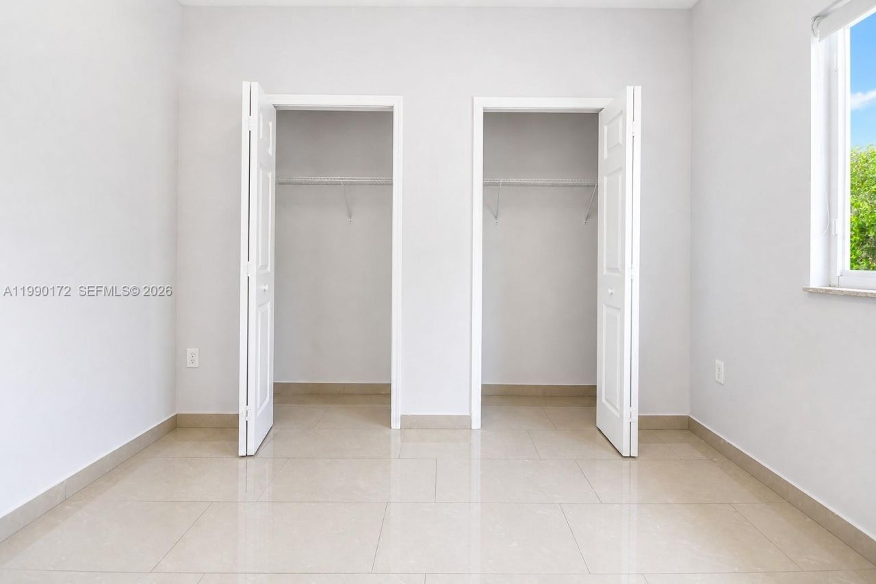 996 E 24th St, Unit 996, Hialeah, FL 33013 Photo