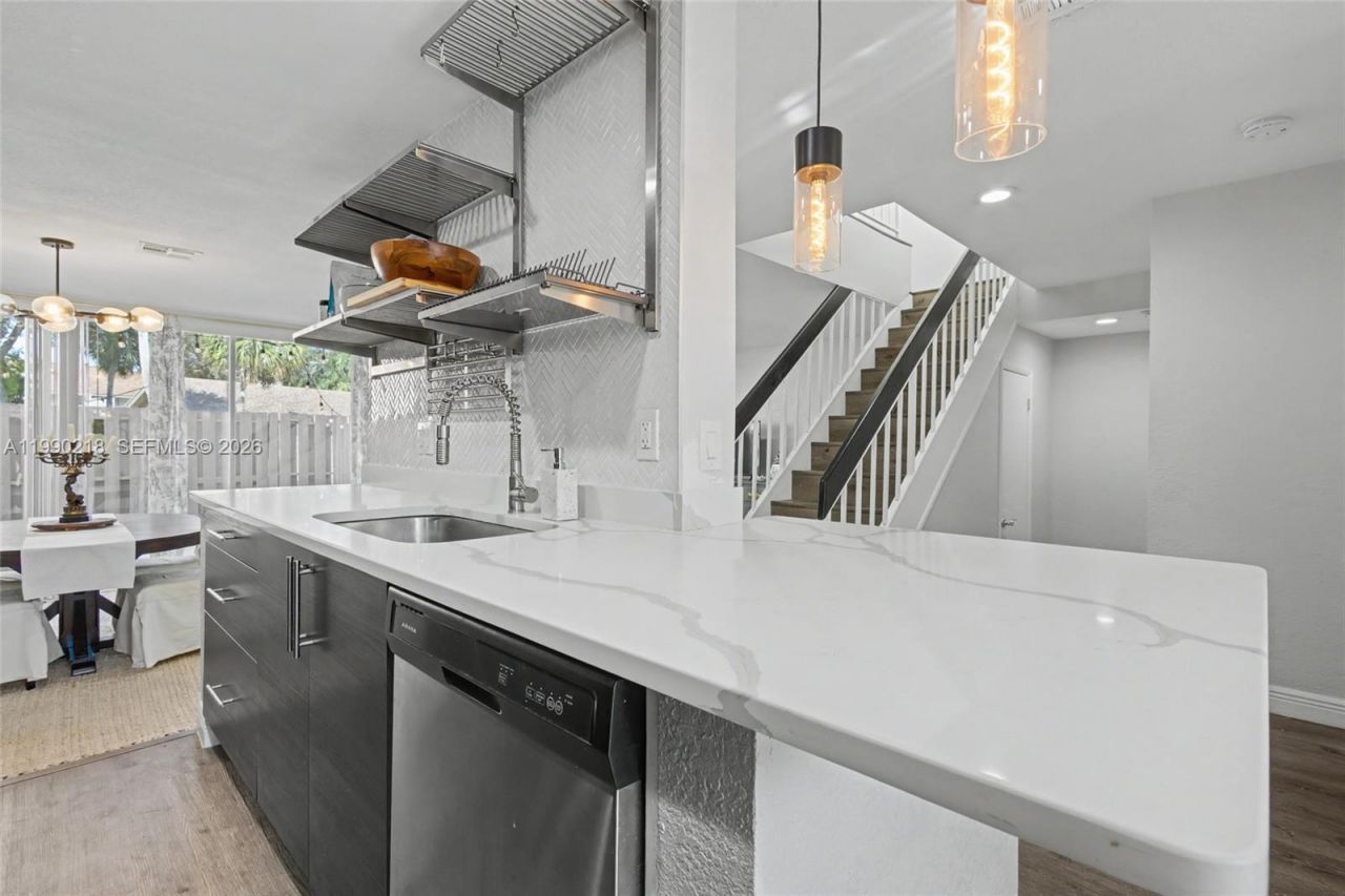 835 NW 80th Ter, Unit 11, Plantation, FL 33324 Photo