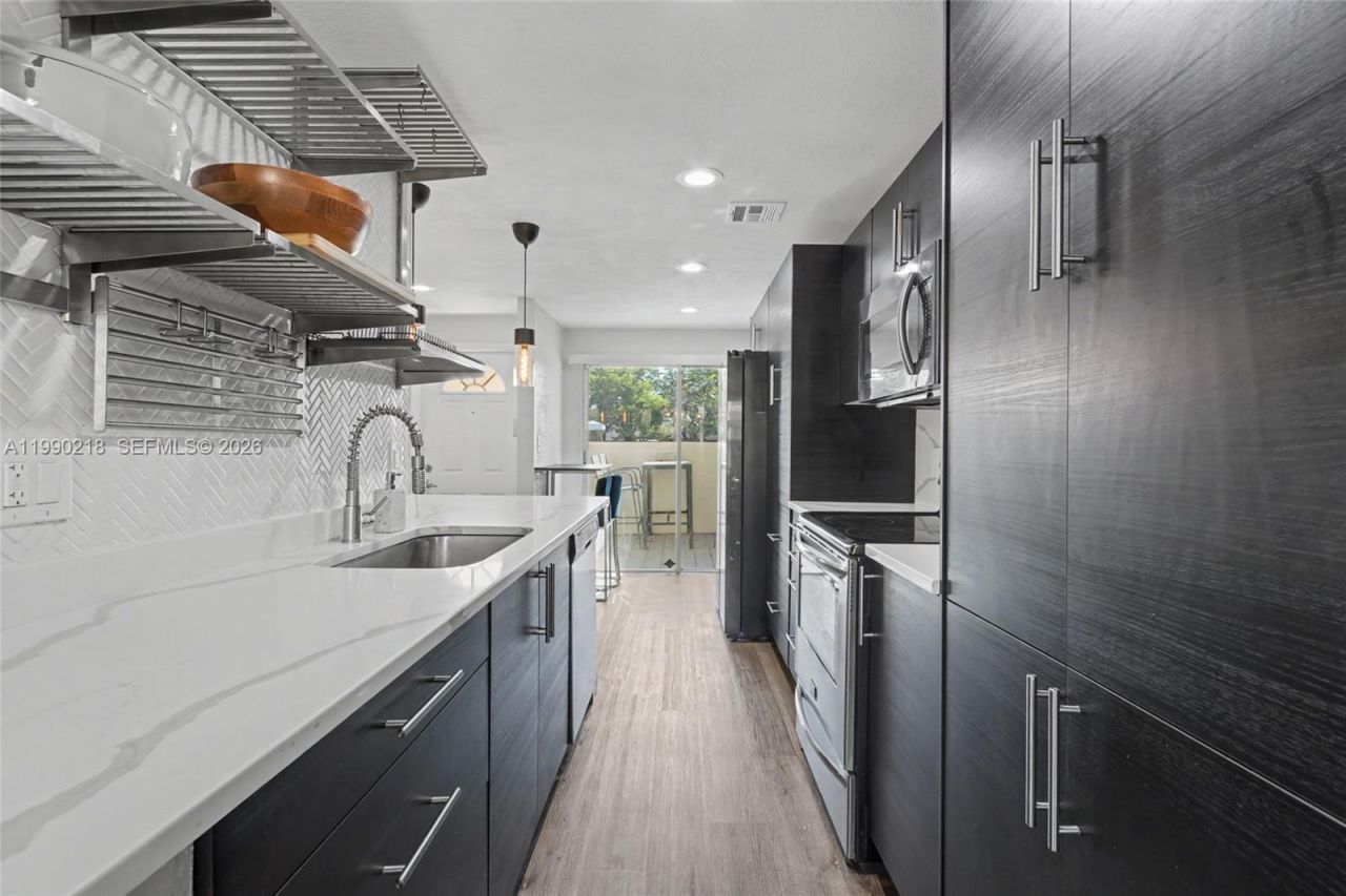 835 NW 80th Ter, Unit 11, Plantation, FL 33324 Photo