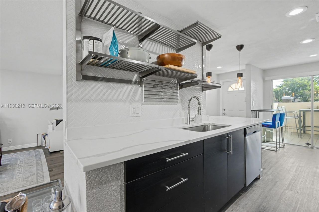 835 NW 80th Ter, Unit 11, Plantation, FL 33324 Photo