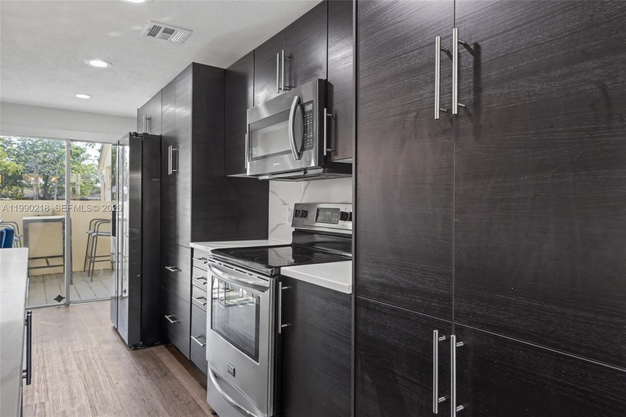 835 NW 80th Ter, Unit 11, Plantation, FL 33324 Photo