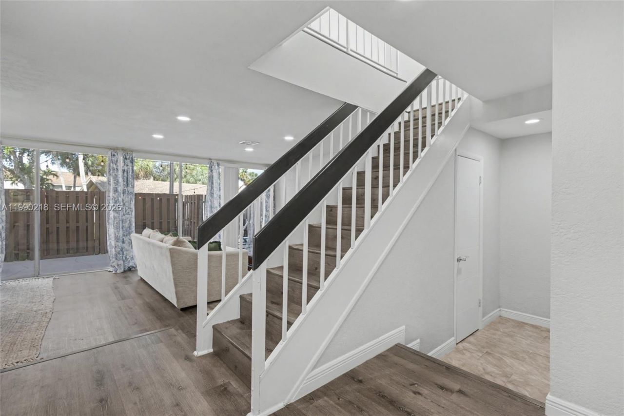 835 NW 80th Ter, Unit 11, Plantation, FL 33324 Photo