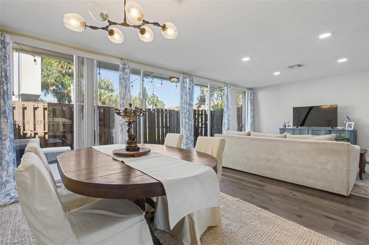 835 NW 80th Ter, Unit 11, Plantation, FL 33324 Photo