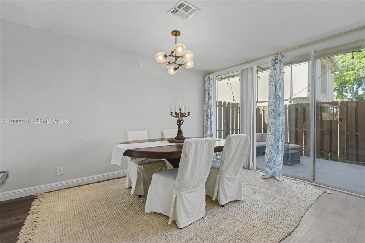 835 NW 80th Ter, Unit 11, Plantation, FL 33324 Photo