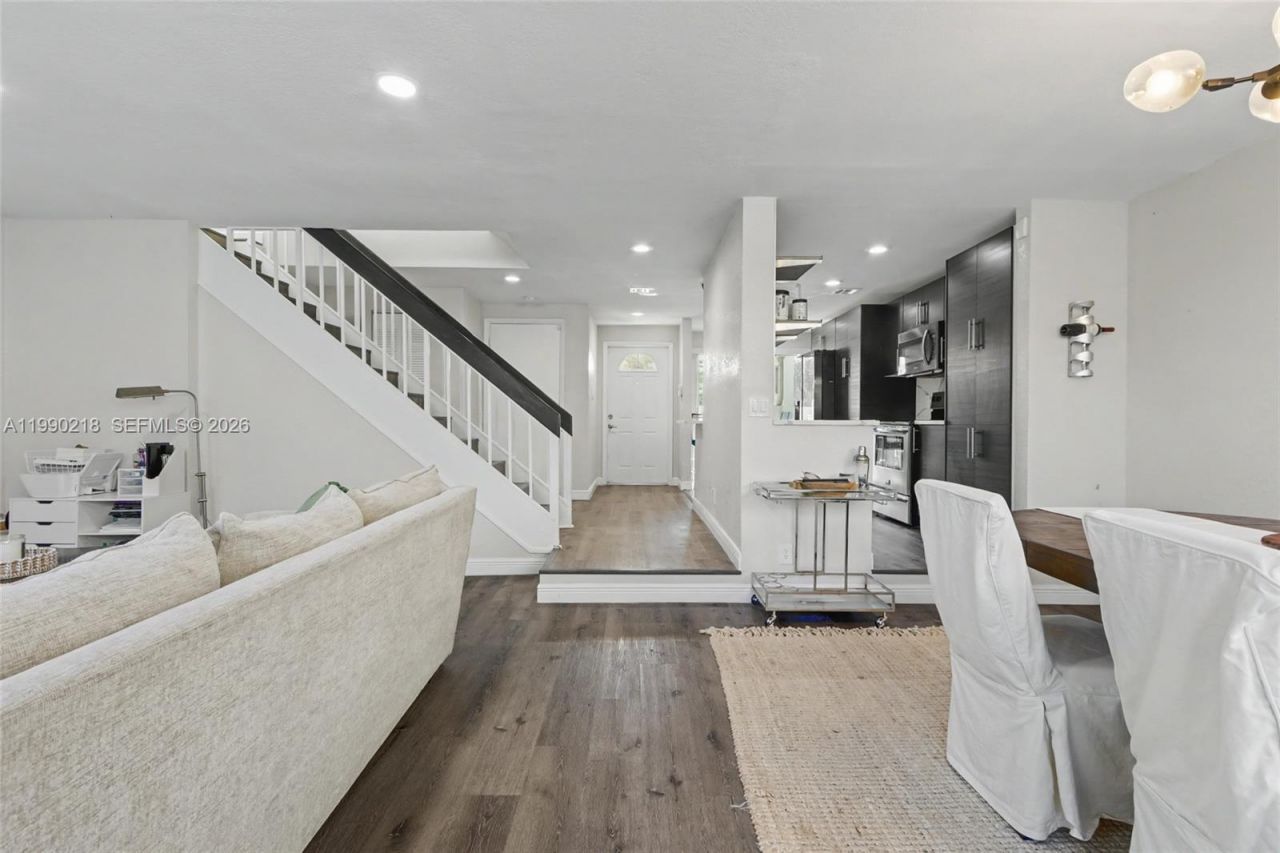 835 NW 80th Ter, Unit 11, Plantation, FL 33324 Photo