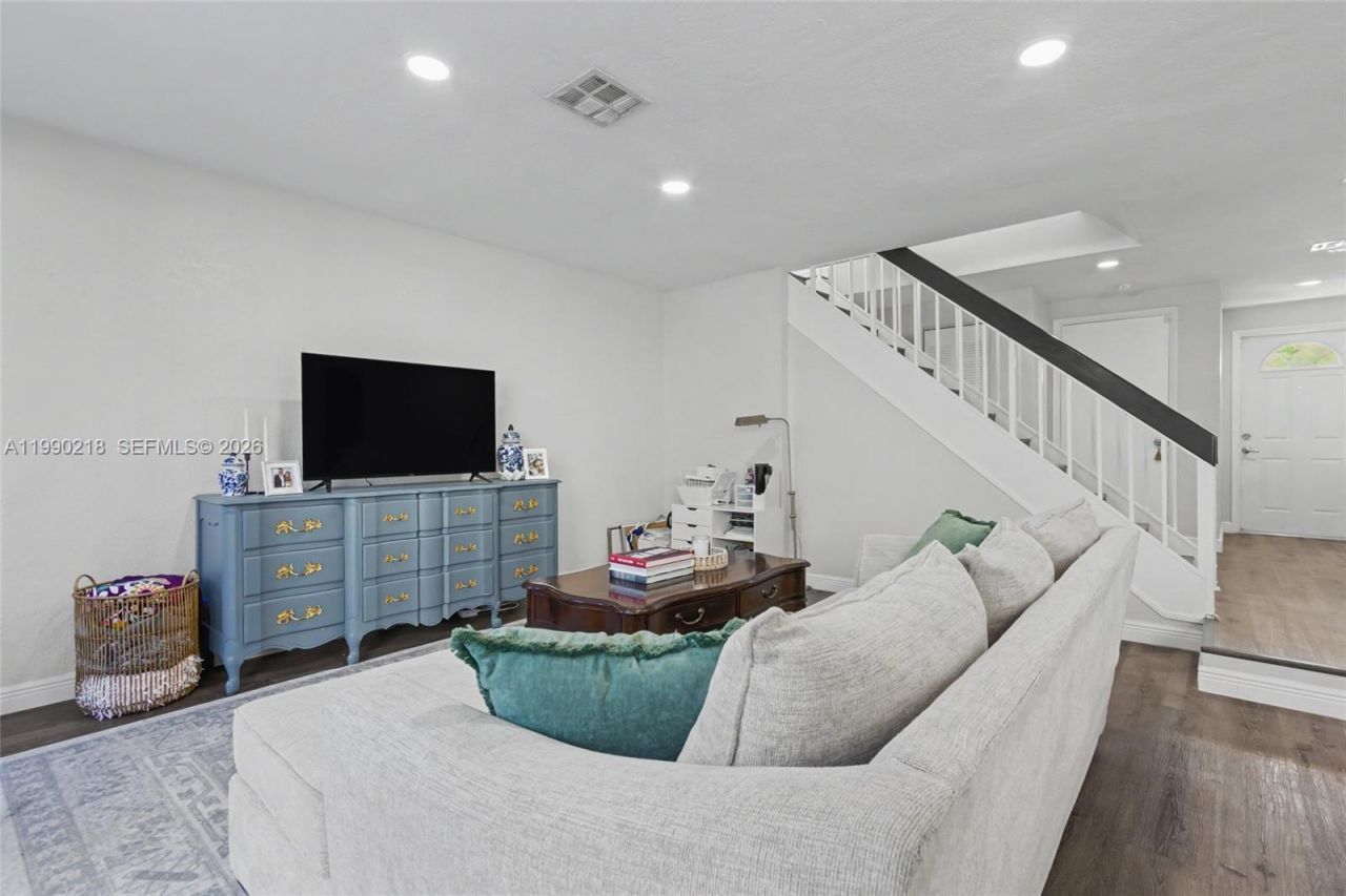 835 NW 80th Ter, Unit 11, Plantation, FL 33324 Photo