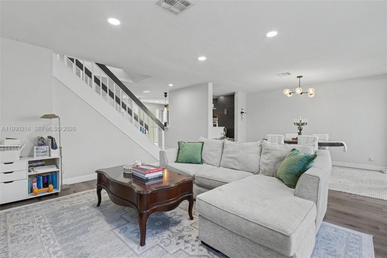 835 NW 80th Ter, Unit 11, Plantation, FL 33324 Photo