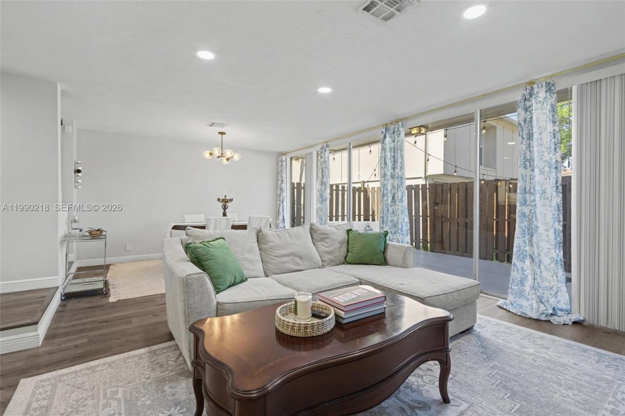 835 NW 80th Ter, Unit 11, Plantation, FL 33324 Photo