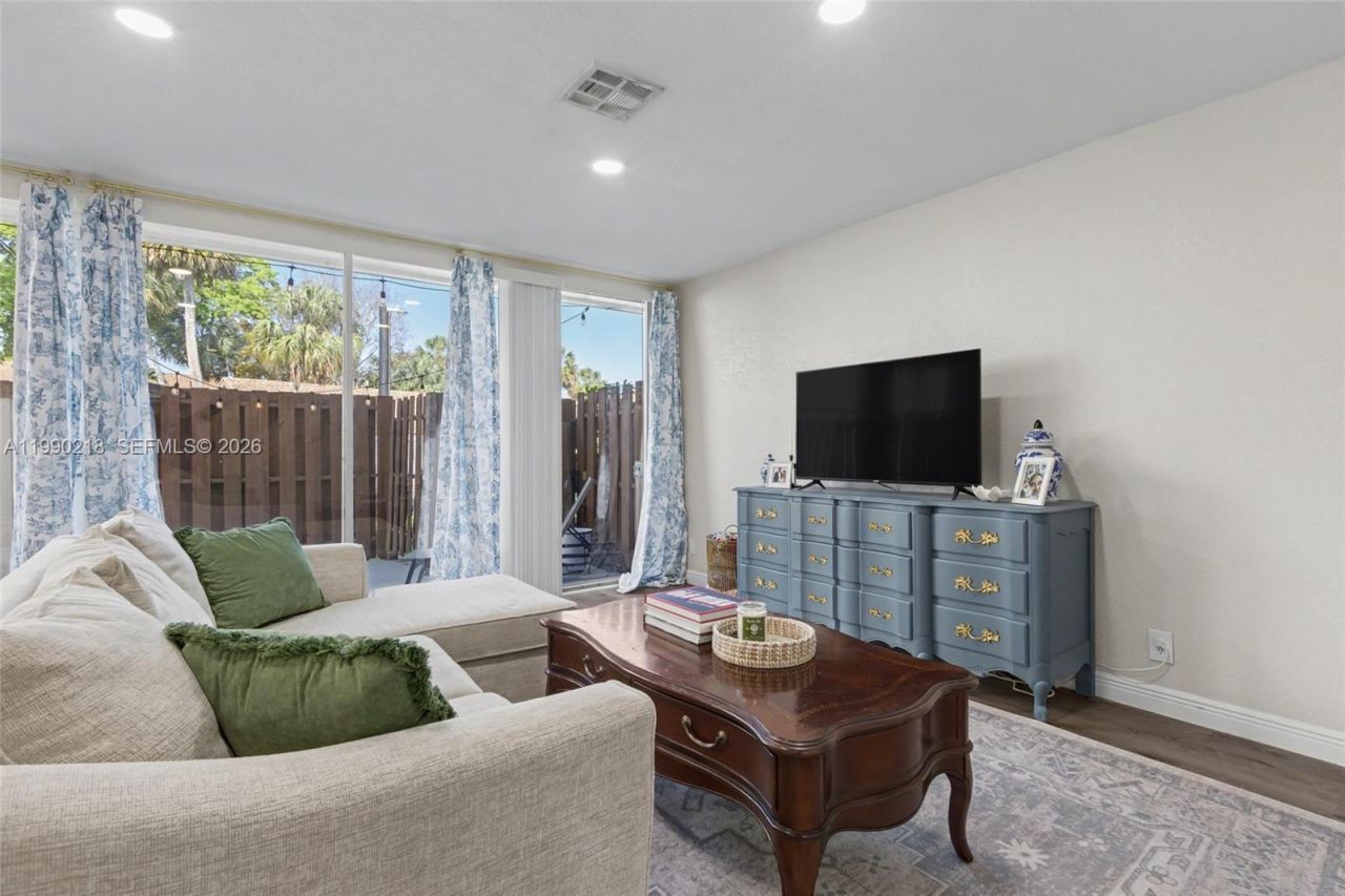 835 NW 80th Ter, Unit 11, Plantation, FL 33324 Photo