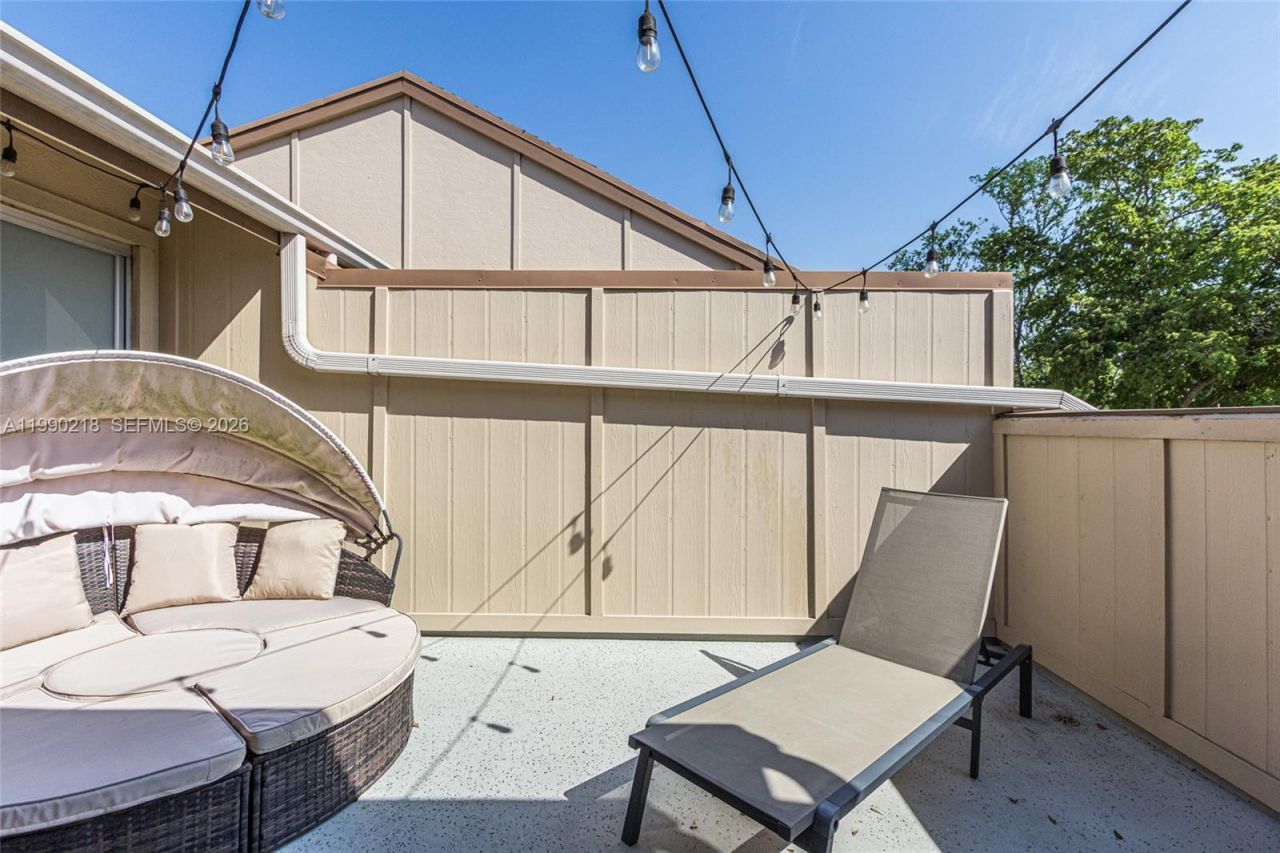 835 NW 80th Ter, Unit 11, Plantation, FL 33324 Photo