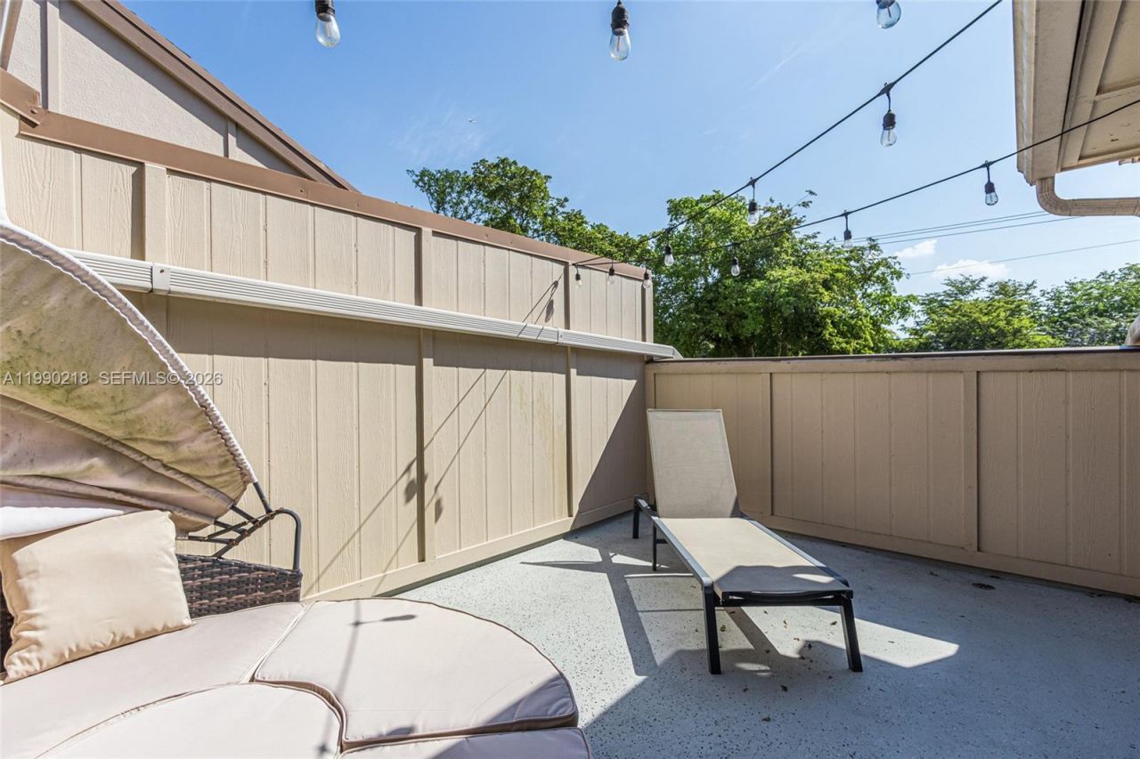 835 NW 80th Ter, Unit 11, Plantation, FL 33324 Photo