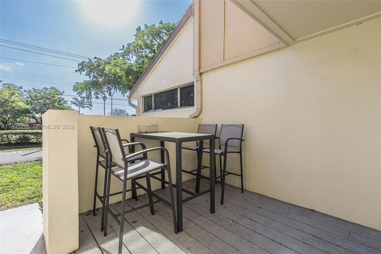 835 NW 80th Ter, Unit 11, Plantation, FL 33324 Photo