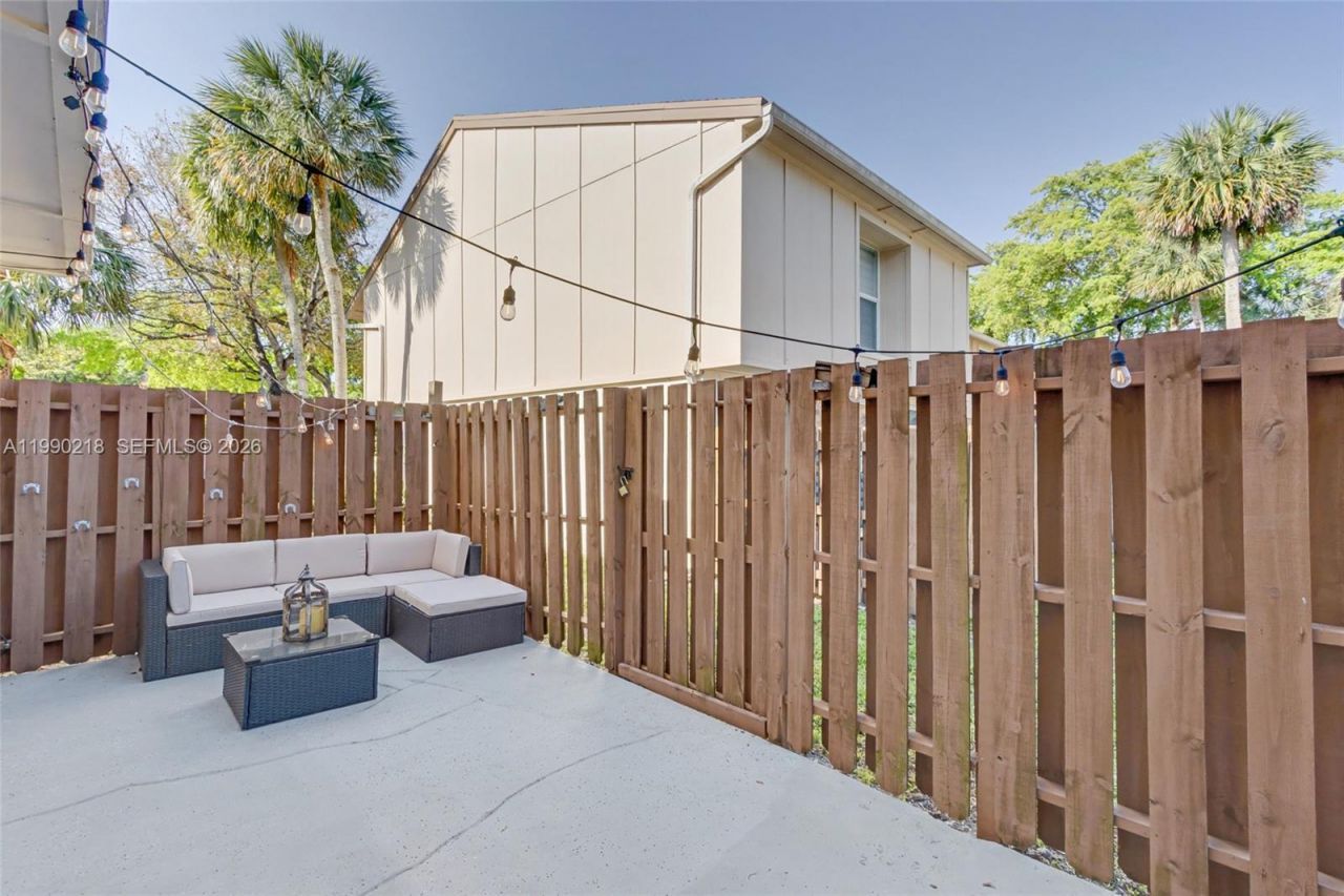 835 NW 80th Ter, Unit 11, Plantation, FL 33324 Photo