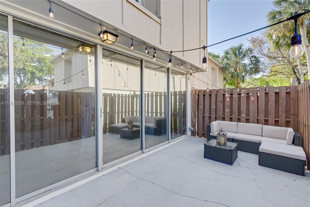 835 NW 80th Ter, Unit 11, Plantation, FL 33324 Photo