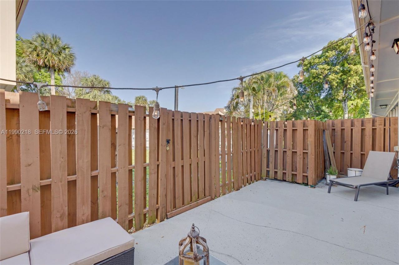 835 NW 80th Ter, Unit 11, Plantation, FL 33324 Photo