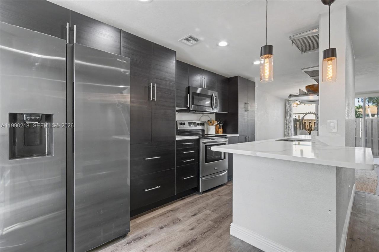 835 NW 80th Ter, Unit 11, Plantation, FL 33324 Photo