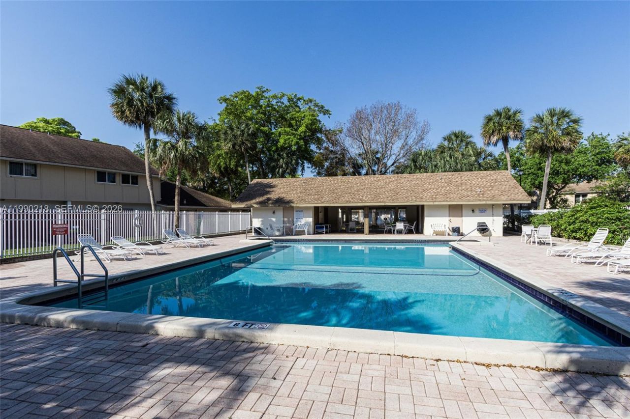 835 NW 80th Ter, Unit 11, Plantation, FL 33324 Photo