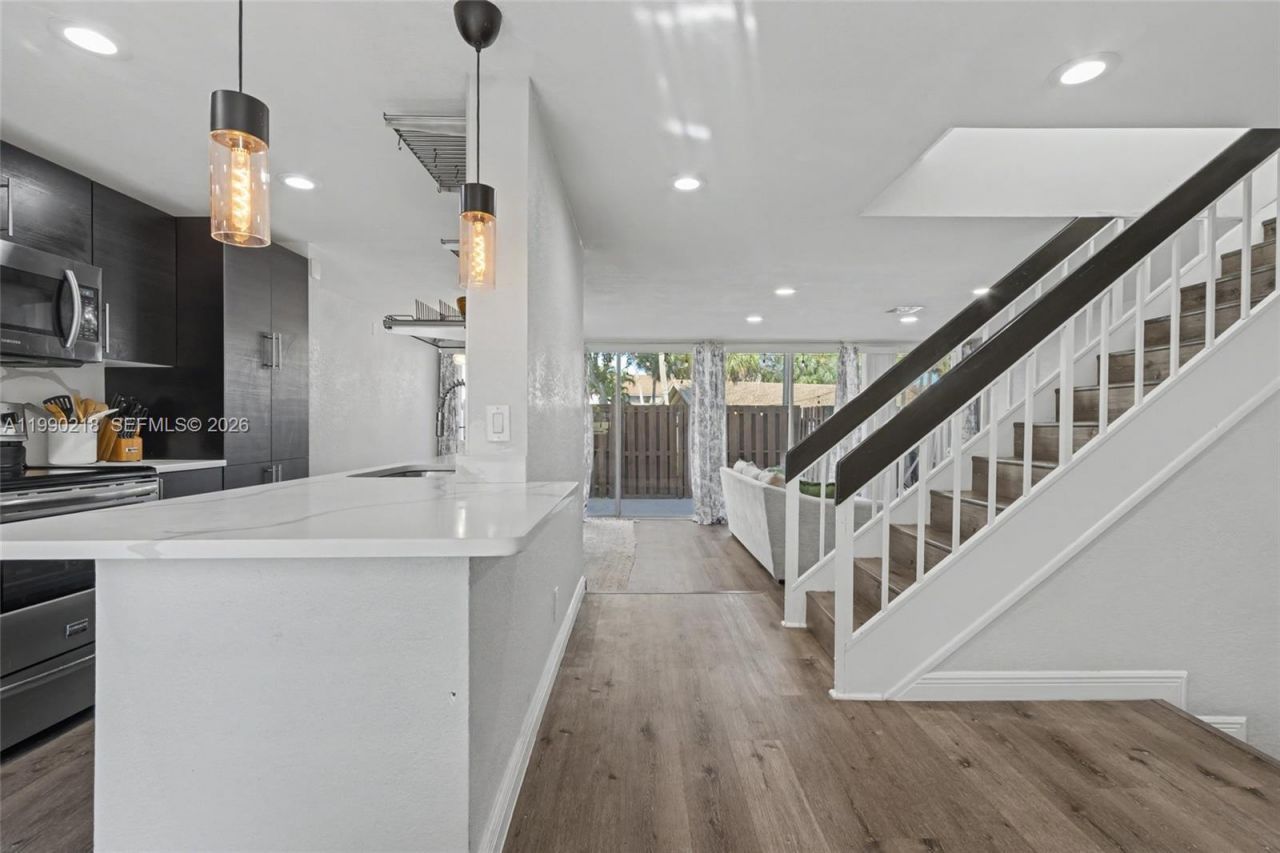 835 NW 80th Ter, Unit 11, Plantation, FL 33324 Photo