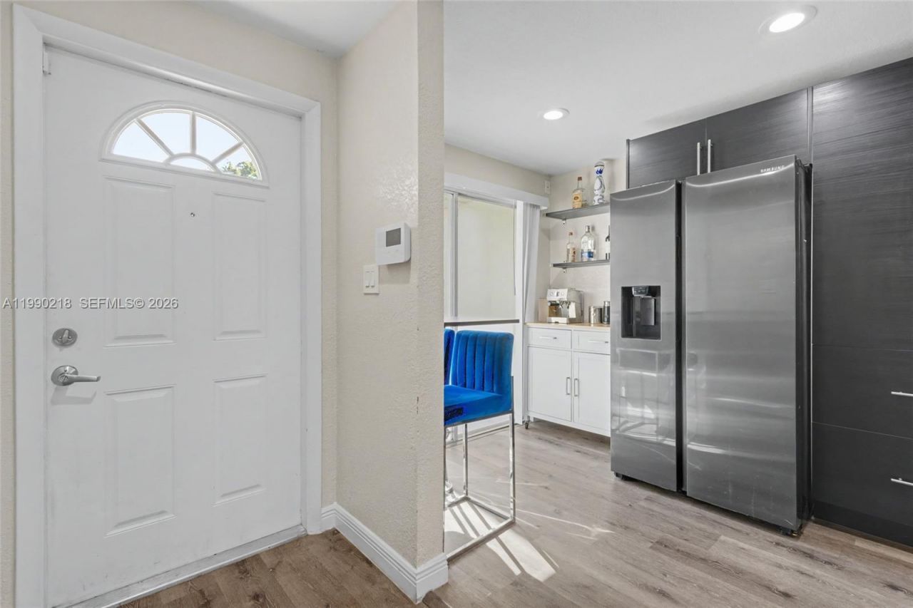 835 NW 80th Ter, Unit 11, Plantation, FL 33324 Photo