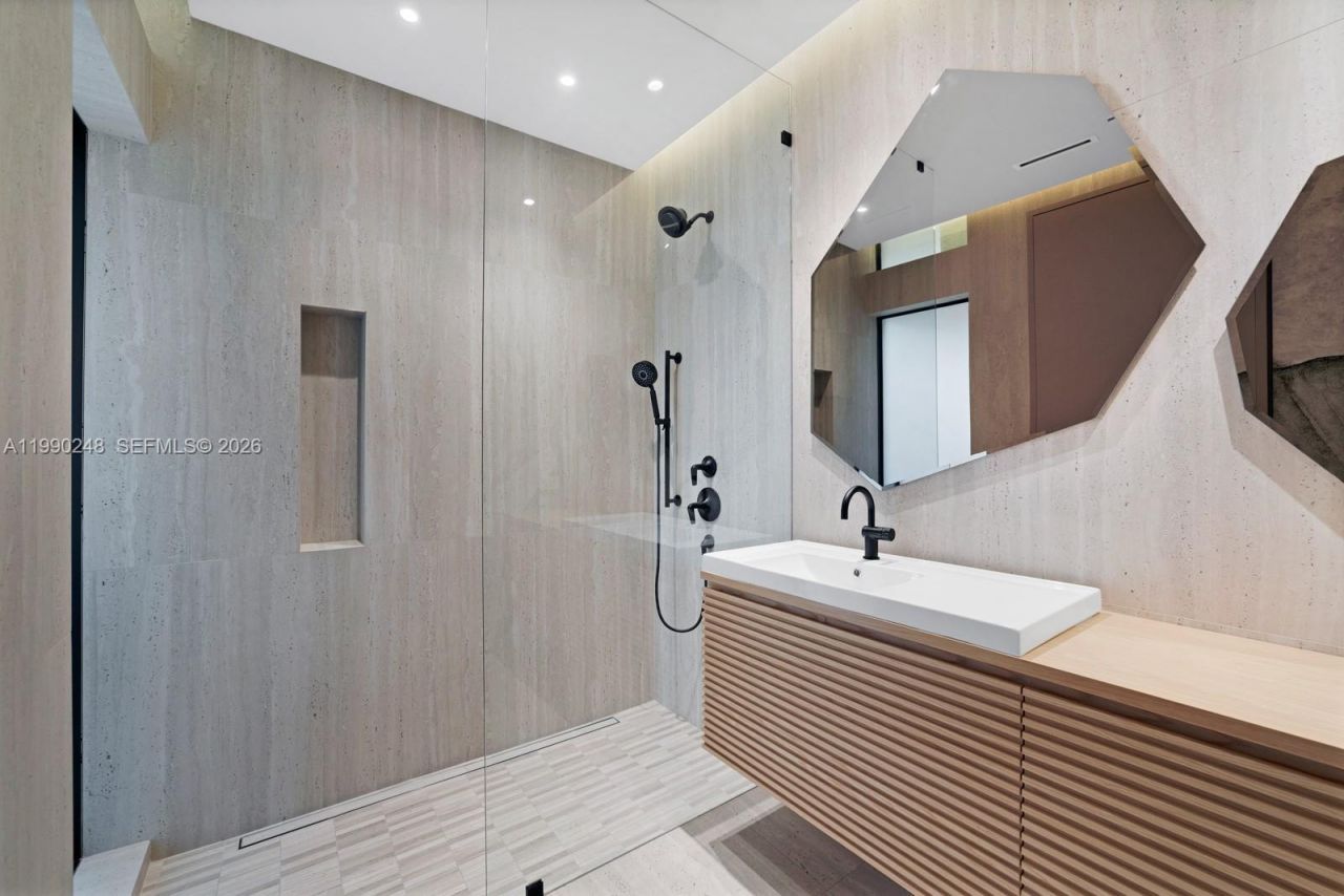 641 Flamingo Dr , Fort Lauderdale, FL 33301 Photo