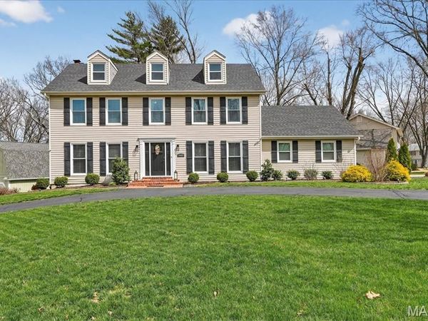 16025 Hunters Way Drive, Chesterfield, MO 63017