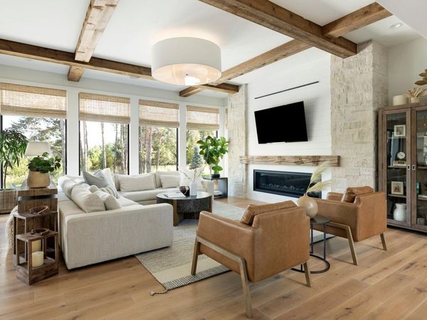 601 Fox Hill Drive , Chanhassen, MN 55317