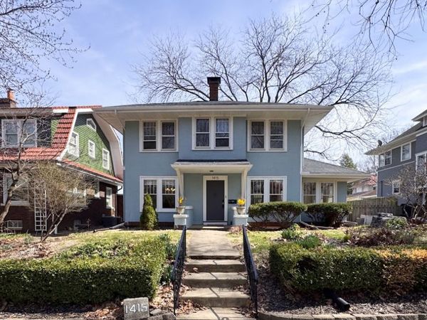 1415 N Clinton Boulevard , Bloomington, IL 61701