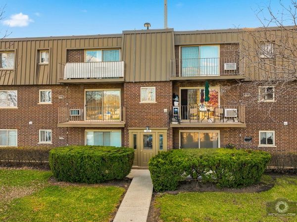 588 Fairway View Drive, Unit 2H, Wheeling, IL 60090