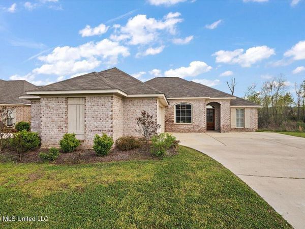 736 Sawgrass Lakes Drive, Brandon, MS 39042