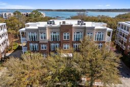 124 Fairbanks Oak Alley photo 4