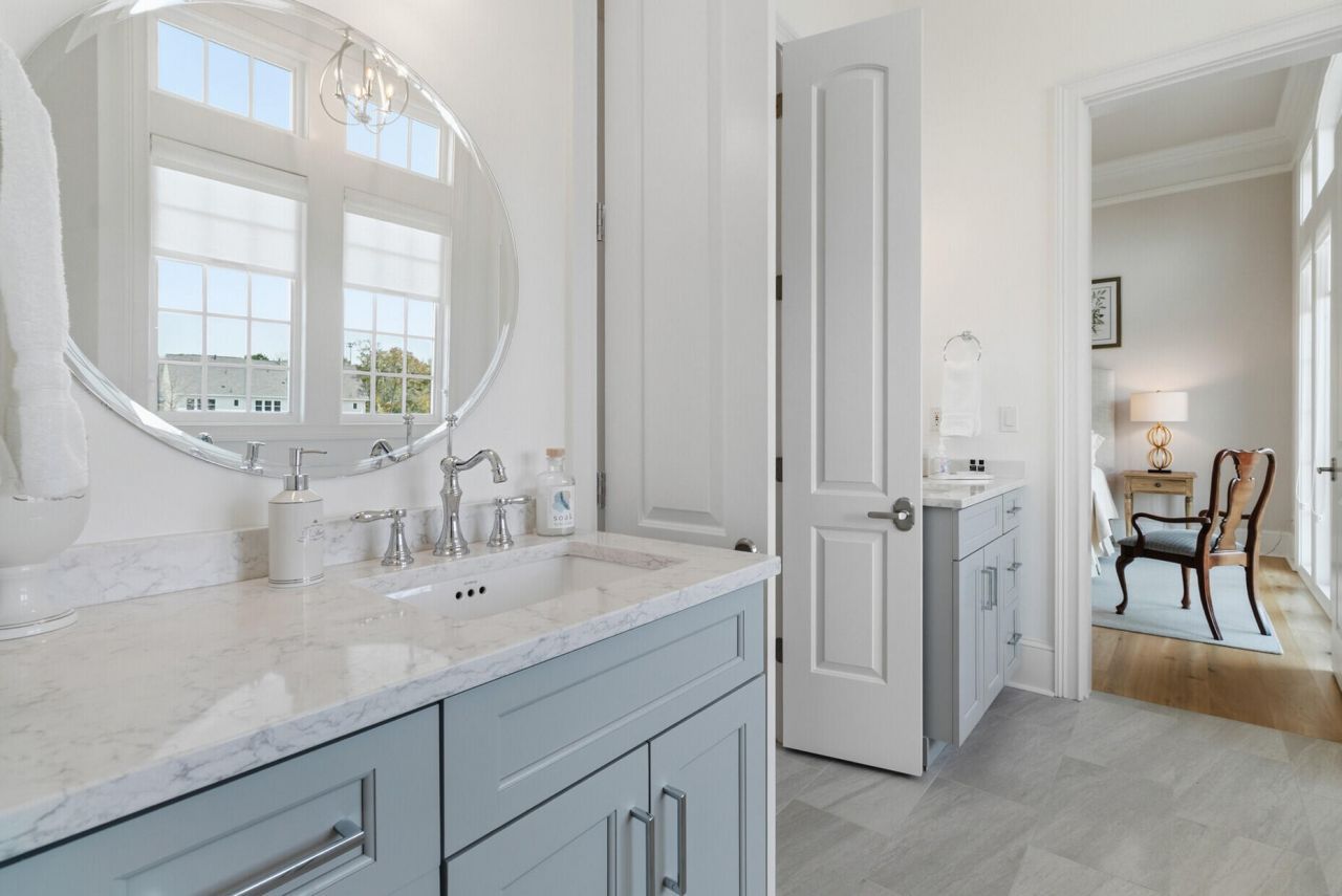 124 Fairbanks Oak Alley Photo 31