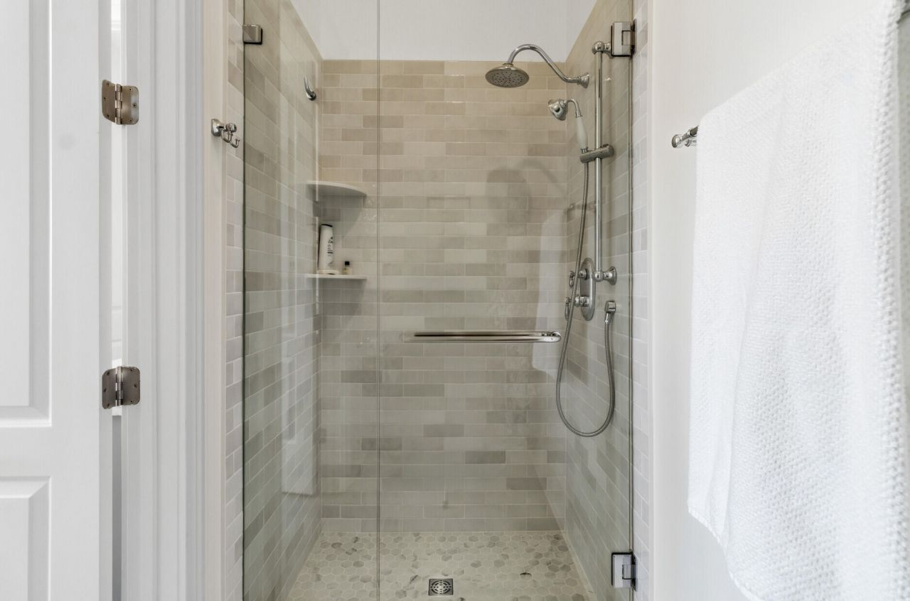 124 Fairbanks Oak Alley Photo 33