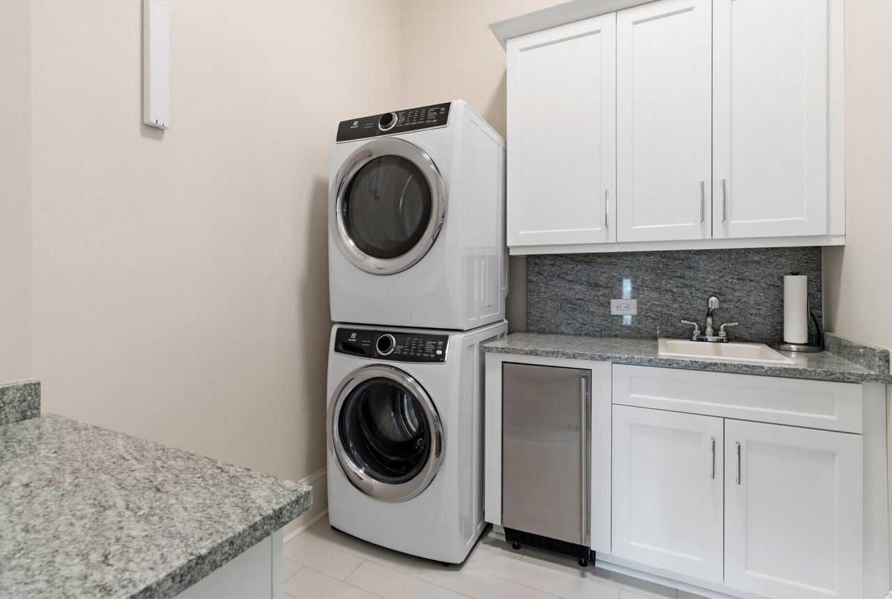 124 Fairbanks Oak Alley Photo 38