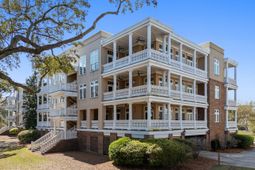 124 Fairbanks Oak Alley photo 4