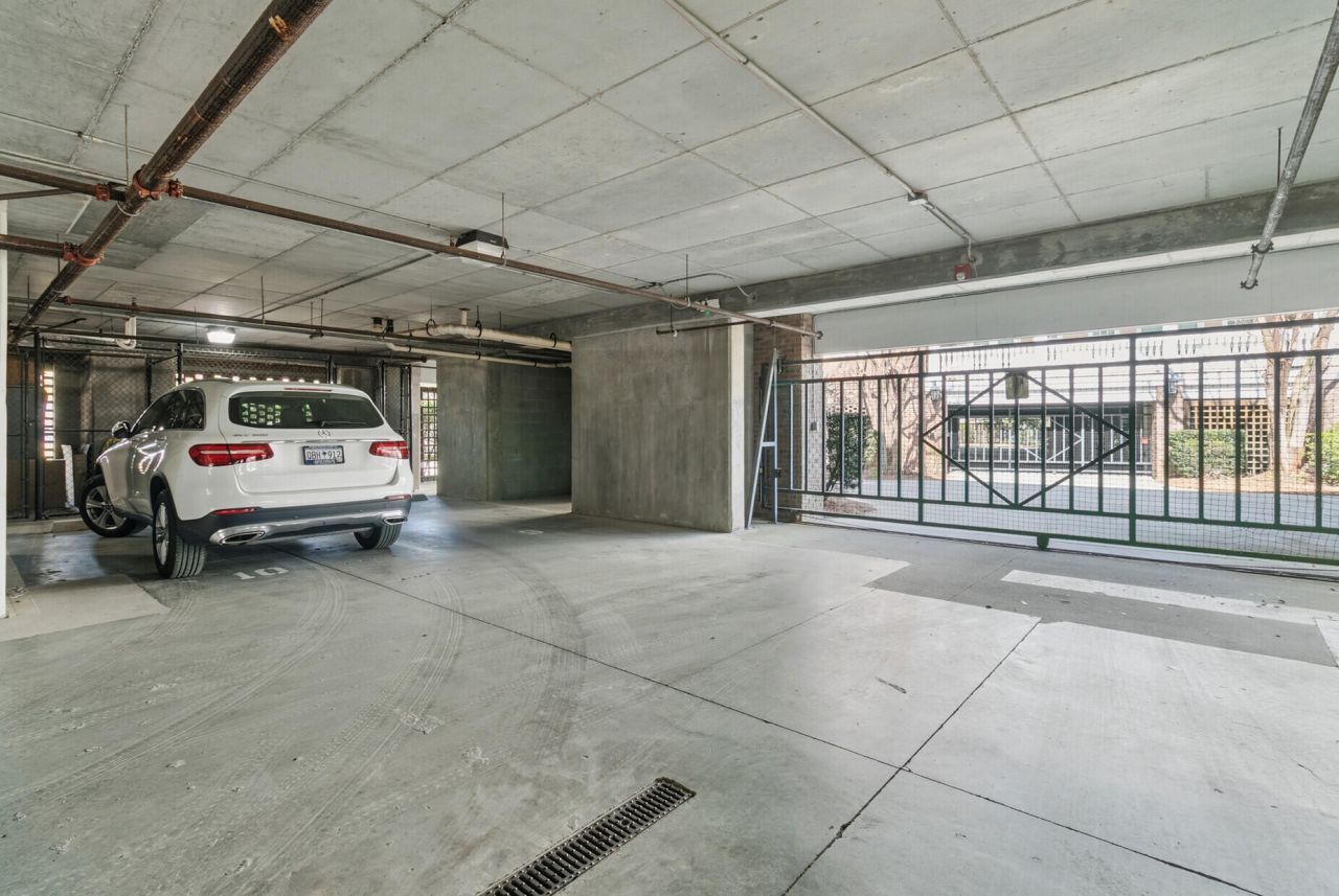 124 Fairbanks Oak Alley Photo 40