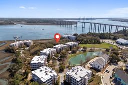 124 Fairbanks Oak Alley photo 4