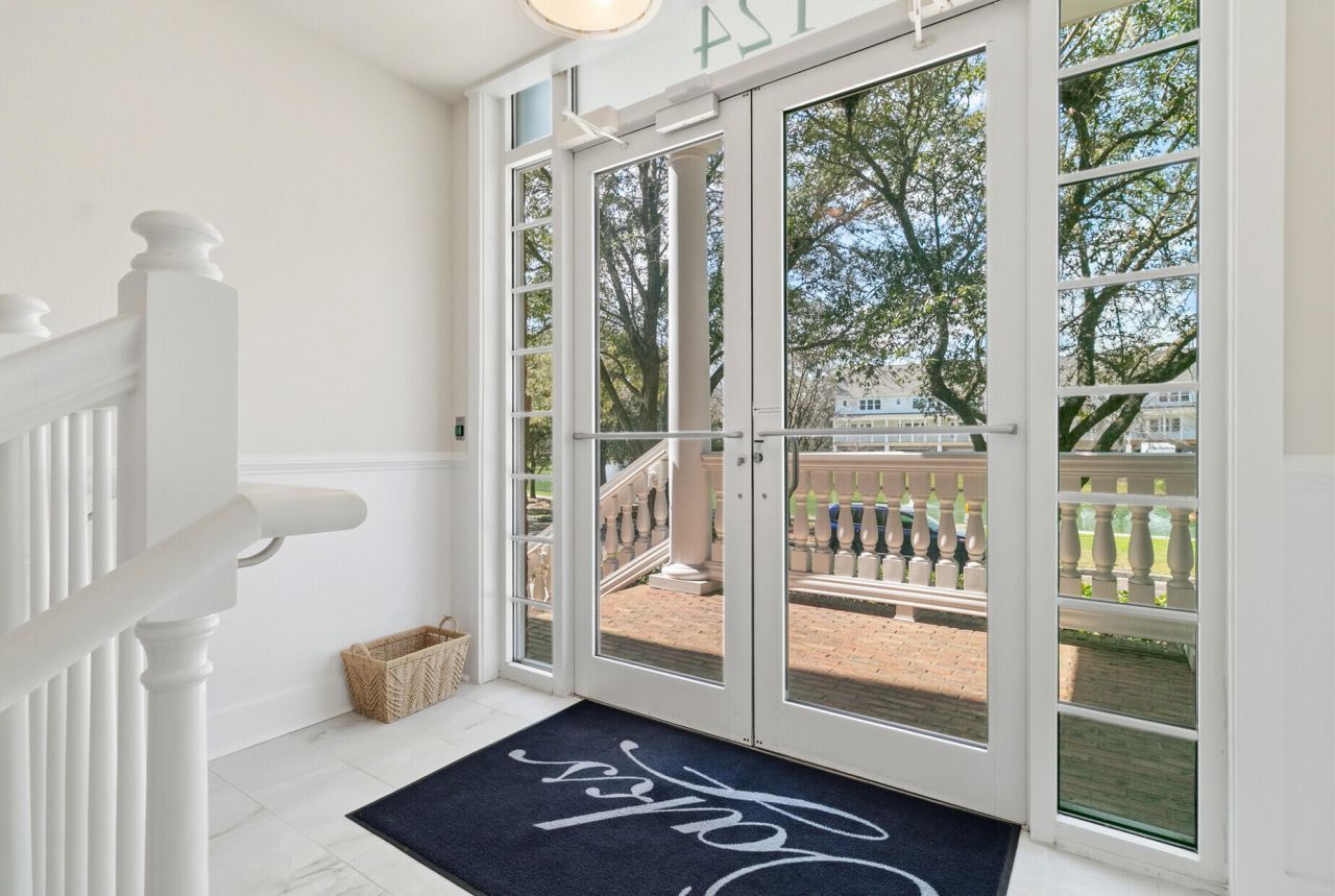 124 Fairbanks Oak Alley Photo 6