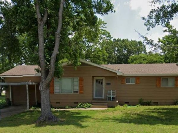 1204 S Seminole Avenue, Wewoka, OK 74884
