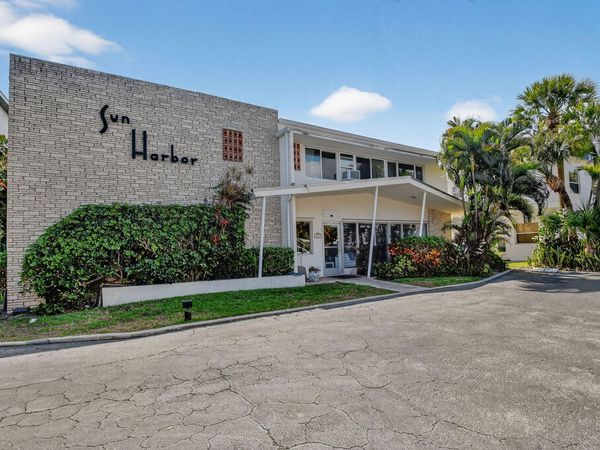 214 Inlet Way, Unit 106, Palm Beach Shores, FL 33404