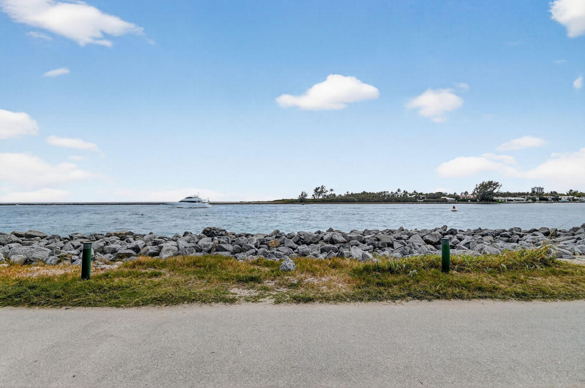 214 Inlet Way, Unit 106, Palm Beach Shores, FL 33404 Photo