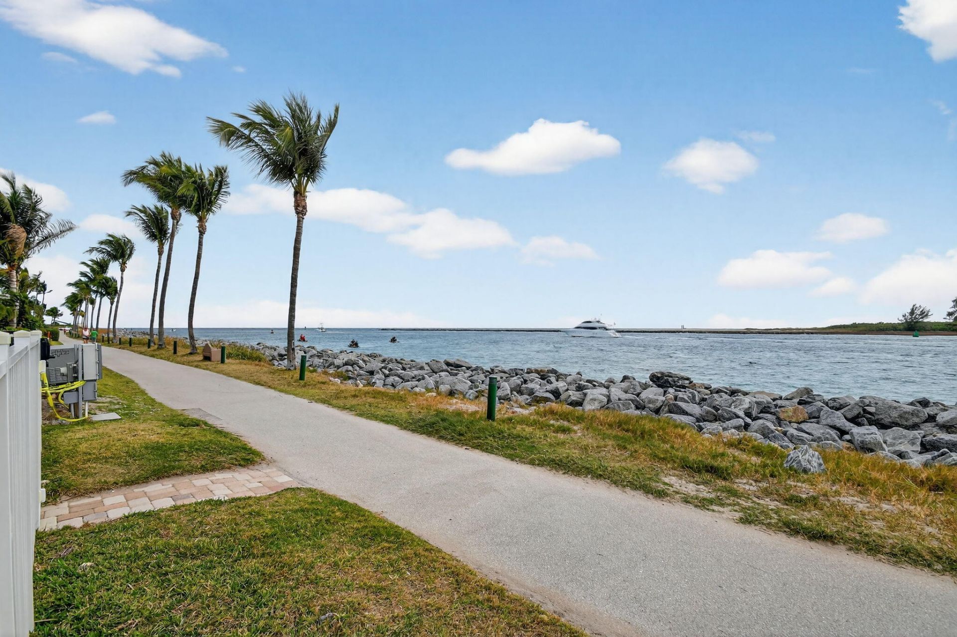 214 Inlet Way, Unit 106, Palm Beach Shores, FL 33404 Photo