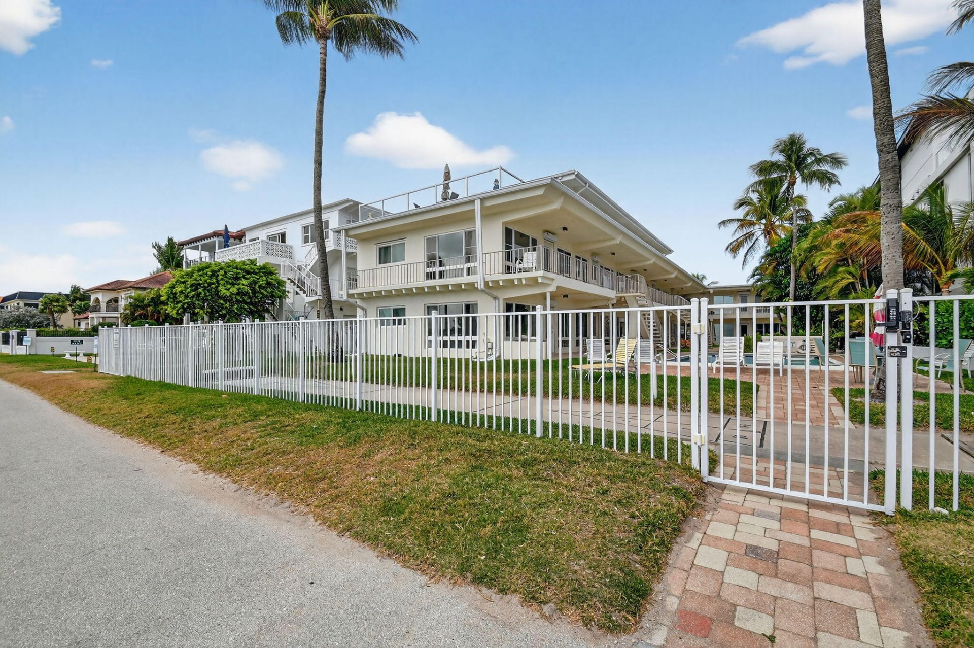 214 Inlet Way, Unit 106, Palm Beach Shores, FL 33404 Photo