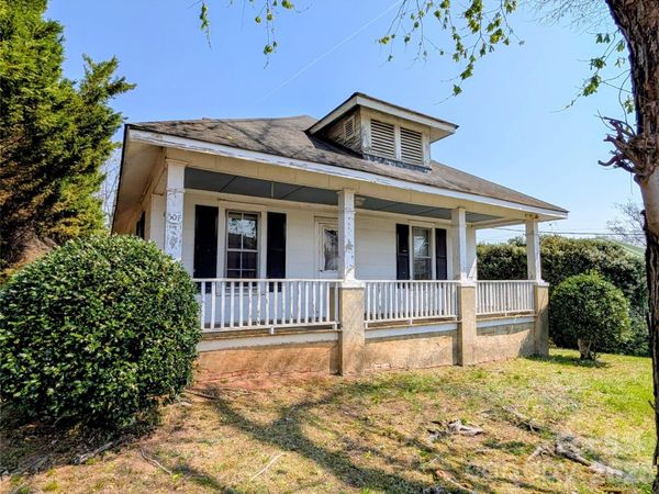 507 S College Street , Morganton, NC 28655