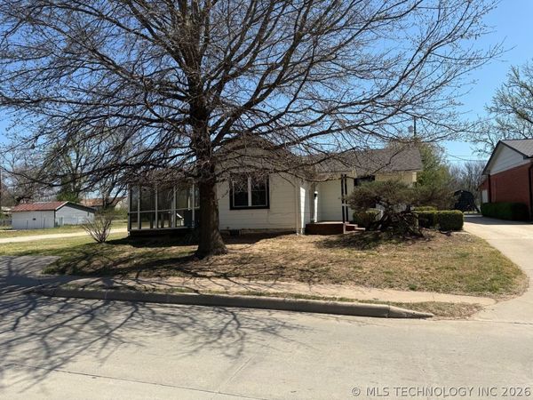 1003 S Hickory Street , Sapulpa, OK 74066
