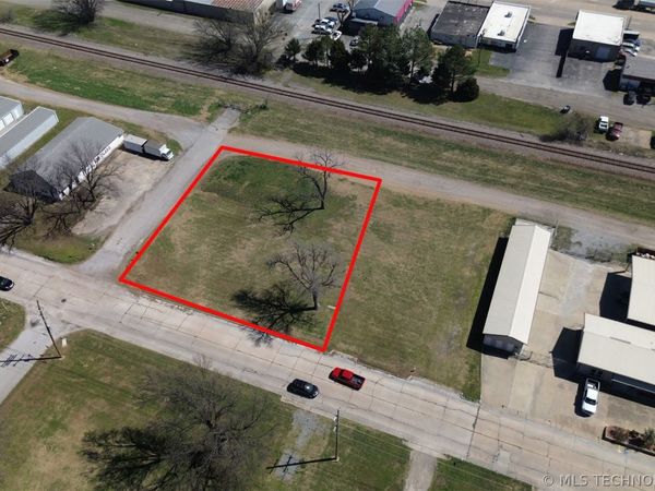 201 S Taylor Street , Pryor, OK 74361