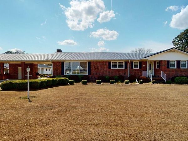 226 E Trade Street, Calypso, NC 28325