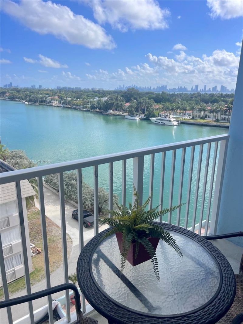 5838 Collins Ave , Unit 7G, Miami Beach, FL 33140 Photo