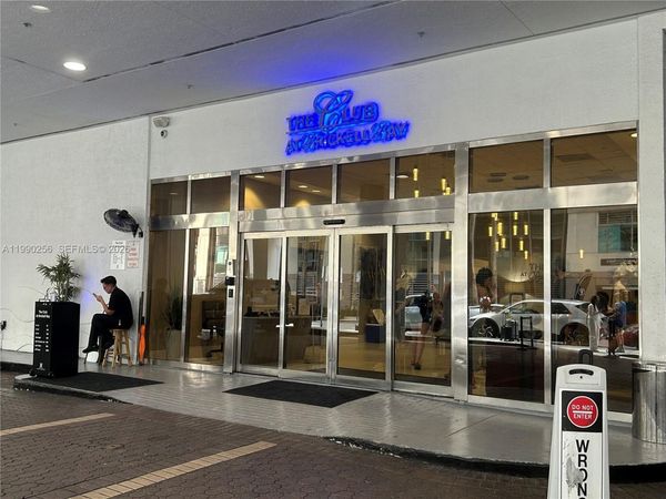 1200 Brickell Bay Dr, Unit 3610, Miami, FL 33131