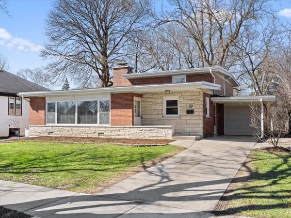 114 N Salem Avenue , Arlington Heights, IL 60005
